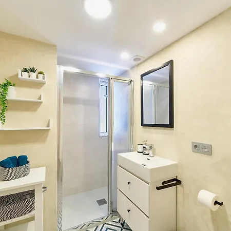 Διαμέρισμα Hola Cozy Penthouse Old Town & *