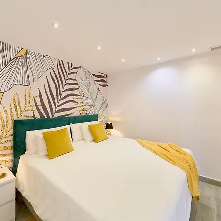 Hola Cozy Penthouse Old Town & * 马尔韦利亚