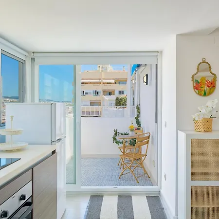 Hola Cozy Penthouse Old Town &