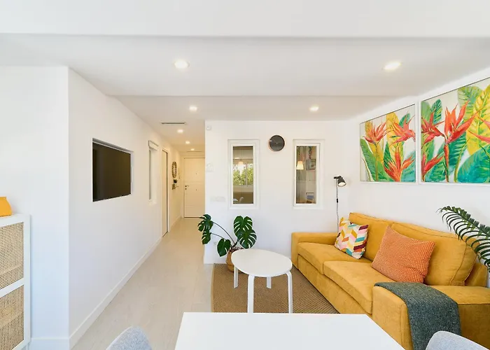 Hola Cozy Penthouse Old Town & Марбелья