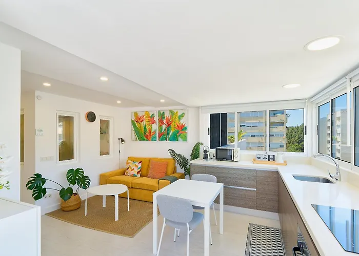 Hola Cozy Penthouse Old Town & * 마르베야