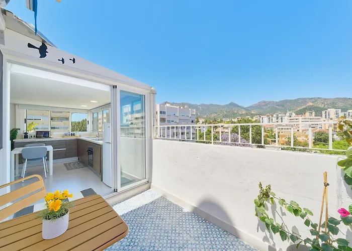 Hola Cozy Penthouse Old Town & 아파트