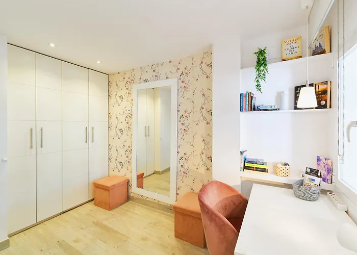 Hola Cozy Penthouse Old Town & Апартаменты *