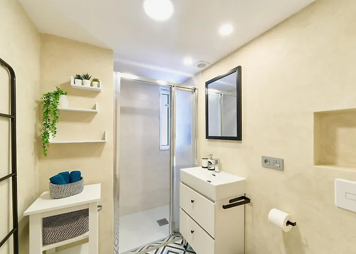 Апартаменты Hola Cozy Penthouse Old Town & *