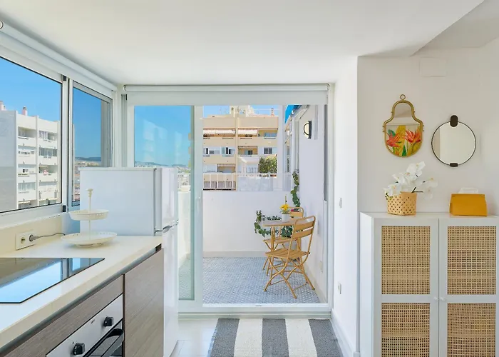 Hola Cozy Penthouse Old Town &