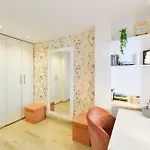 Hola Cozy Penthouse Old Town & شقة *